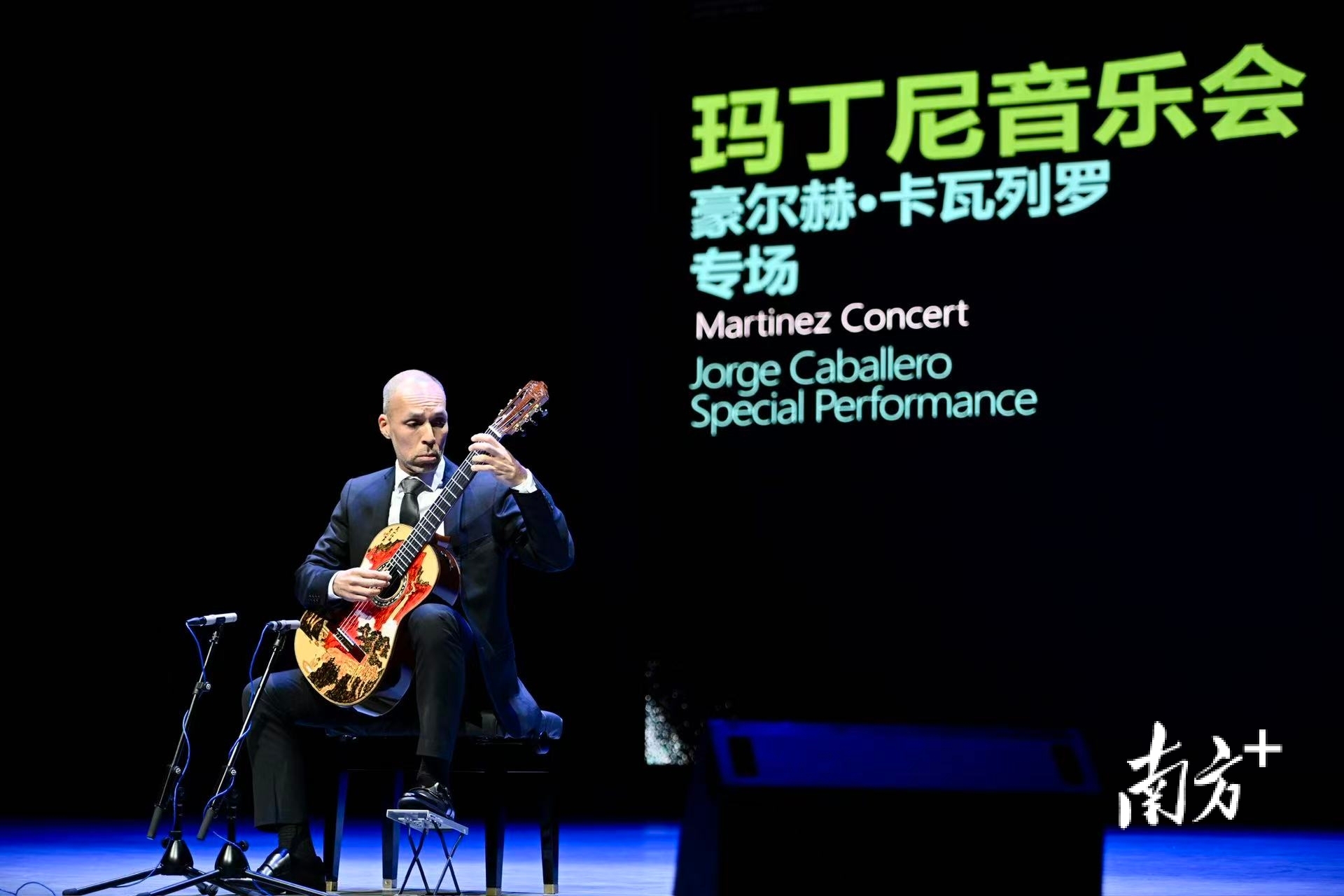 豪尔赫·卡瓦列罗在清城蟠龙剧院演奏。