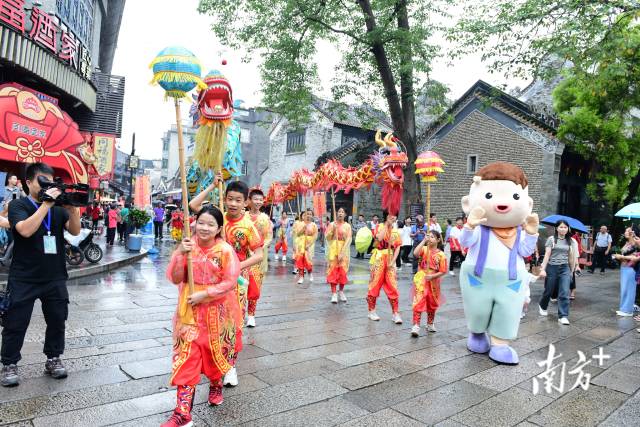去年6月，沙湾古镇“升级”成为广东省首个非遗古镇。