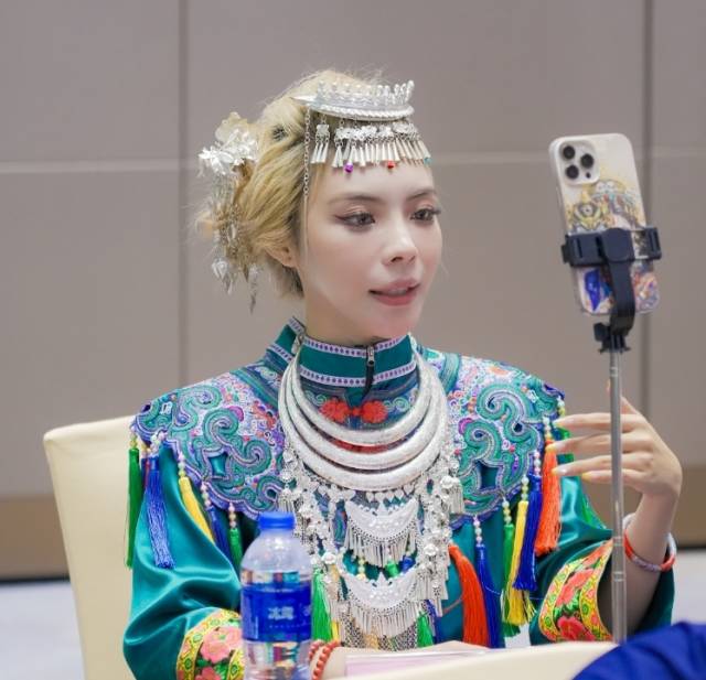 百万粉丝博主现场直播