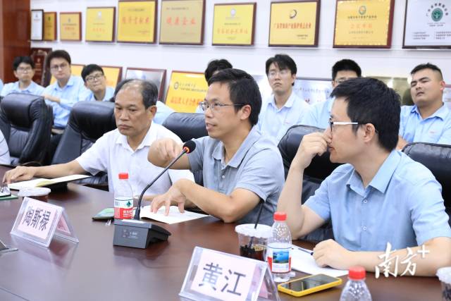 南方+:广东省博士后创新实践基地在信利揭牌(图9) 南方+ 陈保良 拍摄