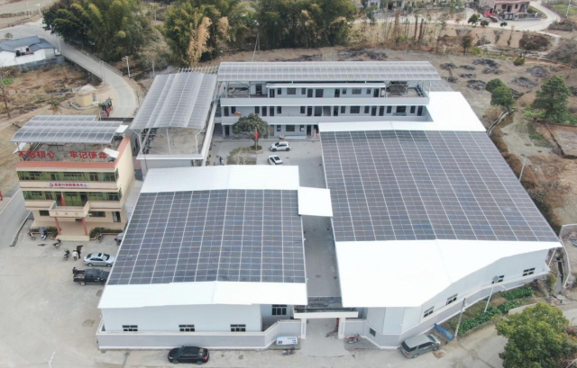 工作队协调企业与村集体合作，将高墩村的闲置小学改造成加工车间。