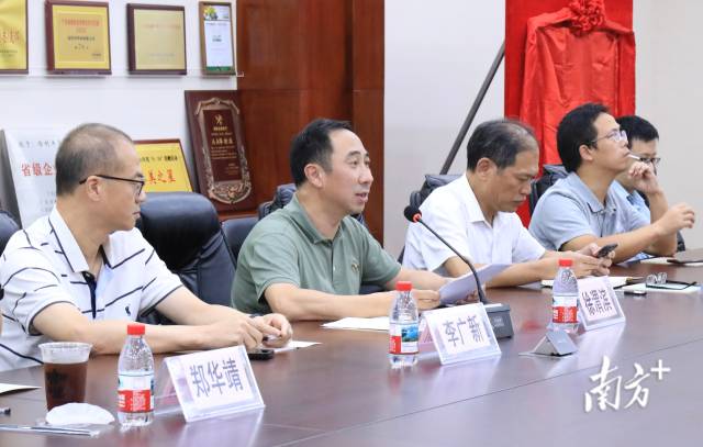 南方+:广东省博士后创新实践基地在信利揭牌(图2) 南方+ 陈保良 拍摄