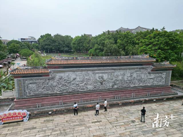 何世良《古韵薪火·盛世腾芳》。