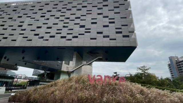 万科上半年营收超千亿，2026年境外公开债全部偿清