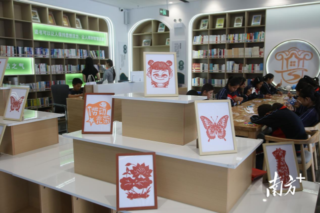 新建的“悦读粤有趣”城市书吧同时开放。