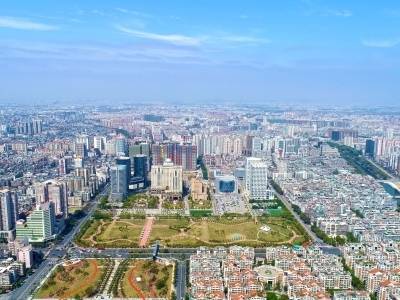 鮀城述评｜奋进四十五载 聚力迎头赶上