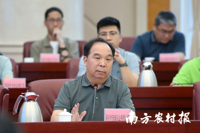 深圳市茂雄实业有限公司董事长杨连成谈论清远优势。