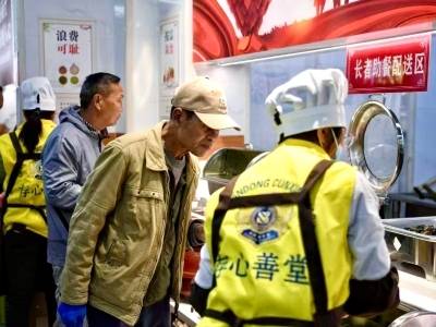 社区老人的“幸福三餐”｜鮀城有爱②