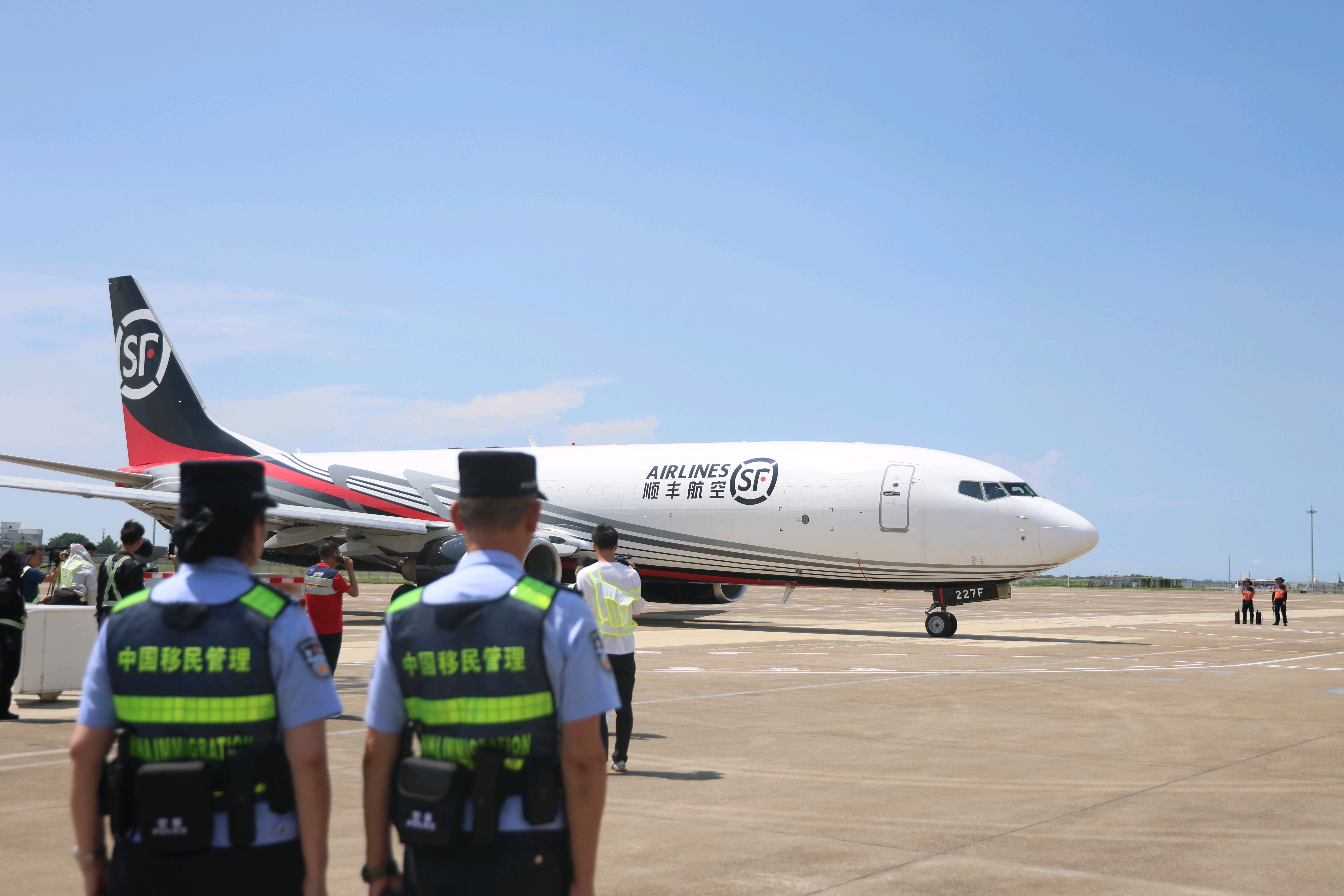 8月27日,珠海机场国际货运口岸启用并实现首航。 南方+ 关铭荣 拍摄