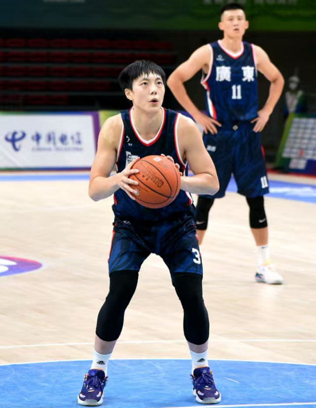 胡明轩在比赛中。
