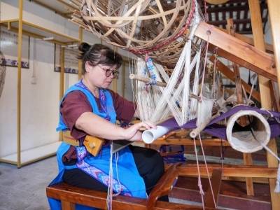 寸锦寸金！看一块壮锦如何“织”就忻城幸福图景