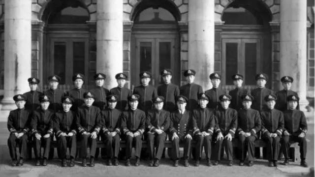 打捞尘封的诺曼底记忆：参战中国军官后代留存“亲历与见证”