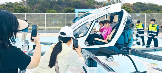 珠海的桂山岛建成了全国首个无人机海岛运营基地,坐上载人无人机俯瞰海岛风光将不再是梦。(受访者供图) 珠海的桂山岛建成了全国首个无人机海岛运营基地,坐上载人无人机俯瞰海岛风光将不再是梦。(受访者供图)