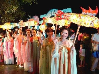 源城新江街道举办城市文旅周，10家企业获颁“爱心企业奖杯”｜老城新韵·和美新江