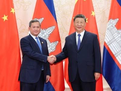 习近平会见柬埔寨首相洪玛奈