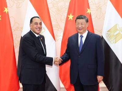 习近平会见埃及总理马德布利