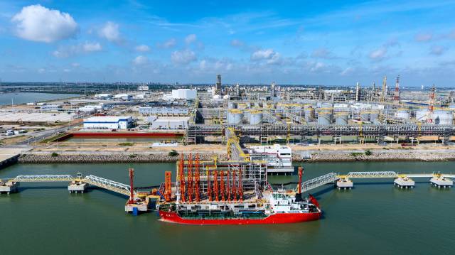 广东湛江巴斯夫一体化项目进入调试阶段。（视觉中国供图）