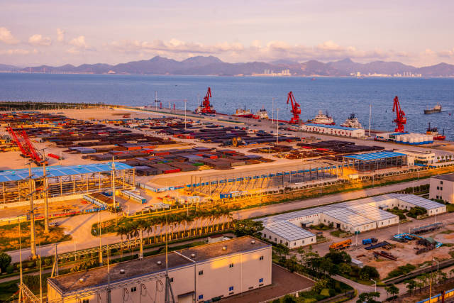 惠州大亚湾石化工业区建设也得益于各方金融支持。（视觉中国供图）