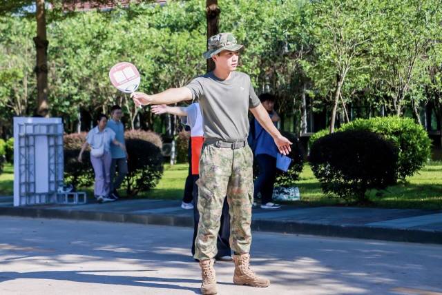 学生志愿者中有45名是退役军人学生 学生志愿者中有45名是退役军人学生