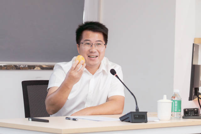 韶关·乐昌市人民政府副市长张杰以《乐昌黄金柰李走出大山走进巴黎奥运》为题，揭秘了农产品出海的完整路径。