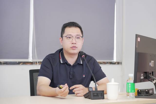 未来岛屿AI CEO李燎原带来小红书炼金术，分享了社交平台+乡村品牌=流量变现的实用“算力与算法”。