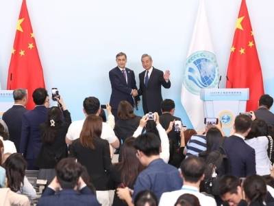 王毅介绍上合组织天津峰会八大成果