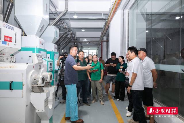 阿玛尼组织学员走进加工车间进行实操