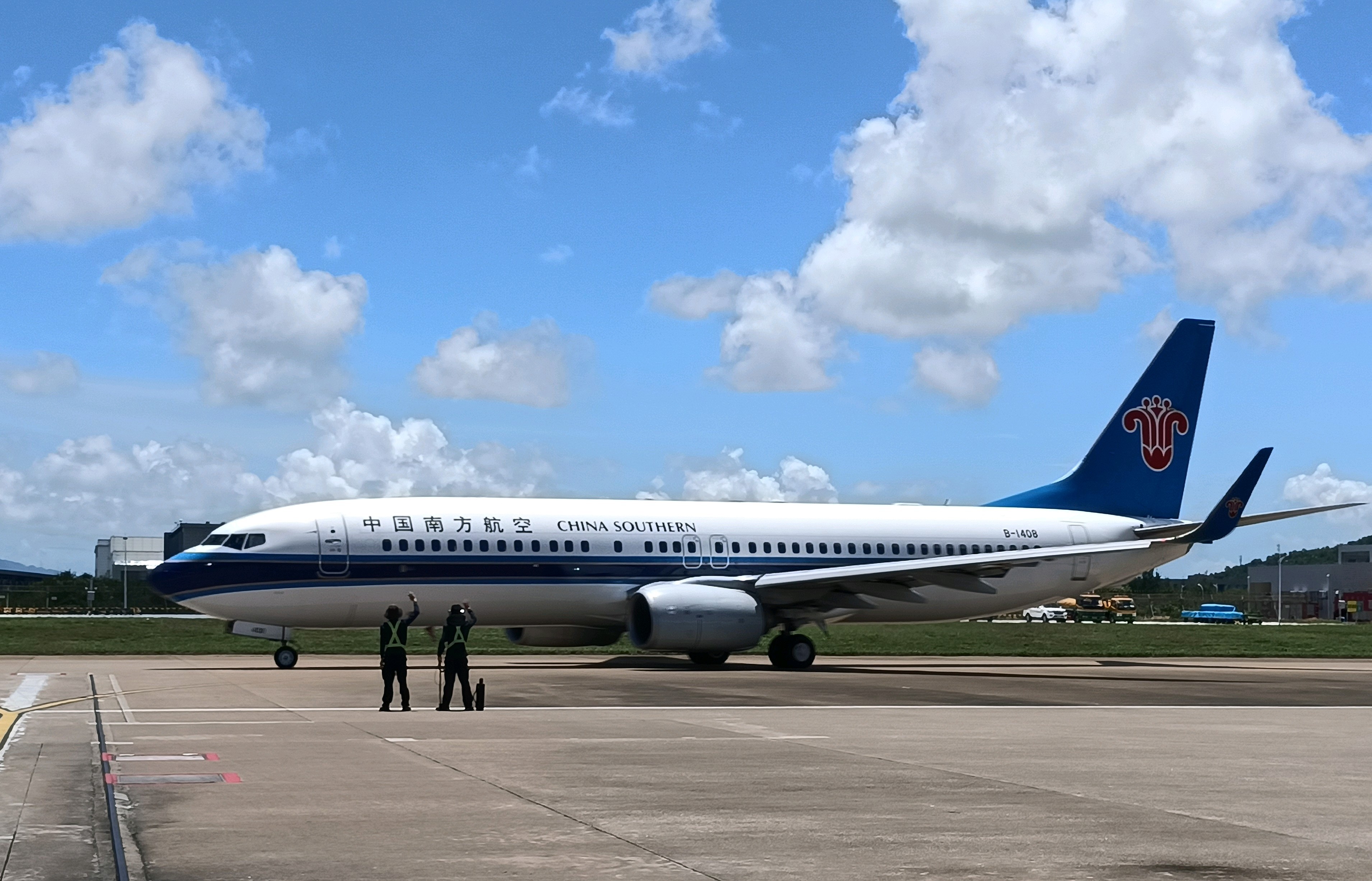 暑运期间,南航珠海共保障无陪旅客超3000人。 通讯员 通讯员 供图