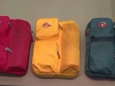 3种颜色的观礼服务包，里面装了啥？