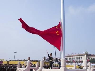 钢铁洪流彰显铭记历史，大国仪仗宣示开创未来