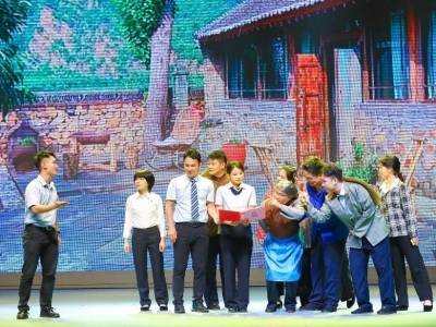 燃爆全场！邮储银行阳江市分行举办“邮梦十八载 同心向未来”主题文艺汇演