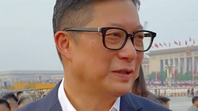 香港保安局局长邓炳强：首次在现场看阅兵，很兴奋能看到国家最强大的武器