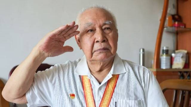 这一刻，我们心潮澎湃！广东社会各界收看九三阅兵盛况