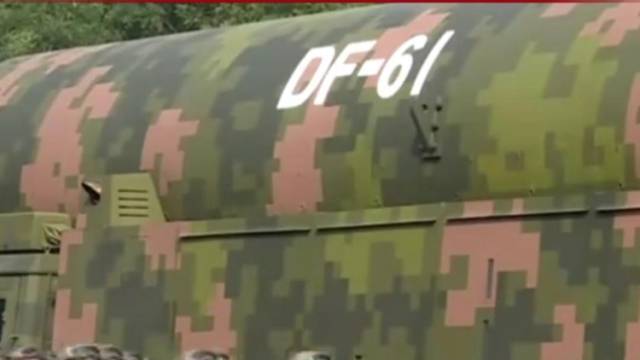 东风来了！DF-61导弹亮相阅兵场
