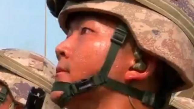 阅兵现场，官兵高喊三个必胜