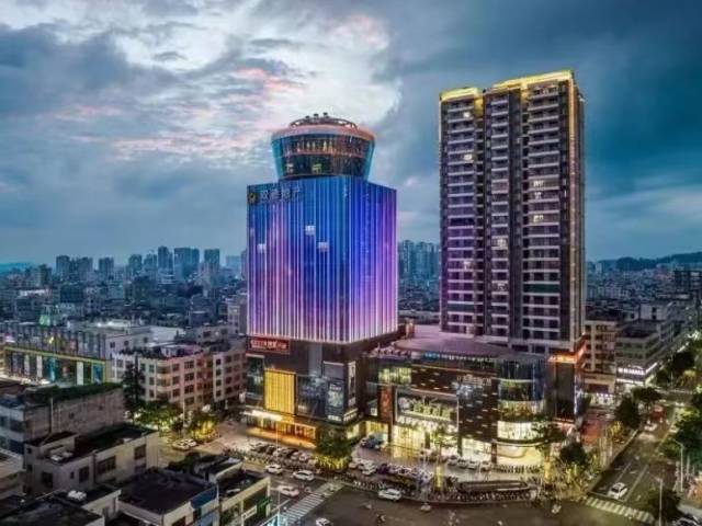 廉江市双德国际广场。 廉江市双德国际广场。
