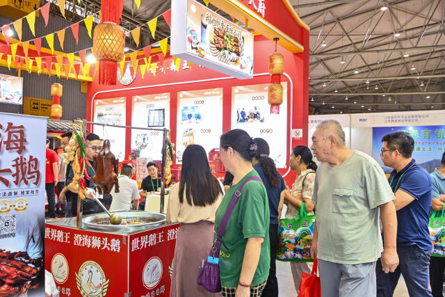 澄海狮头鹅展团备受欢迎。