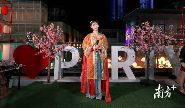 参加古风巡演活动。  