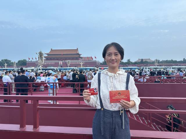 新农人代表石嫣现场观礼阅兵：我热泪盈眶