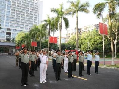 同升一面旗，共话使命传承！汕头市组织预定新兵开展爱国主义教育