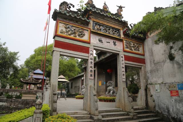 国恩寺。坐落于六祖镇龙山脚下，始建于唐弘道元年（683年）素有“南宗福地，东粤名山”之誉。