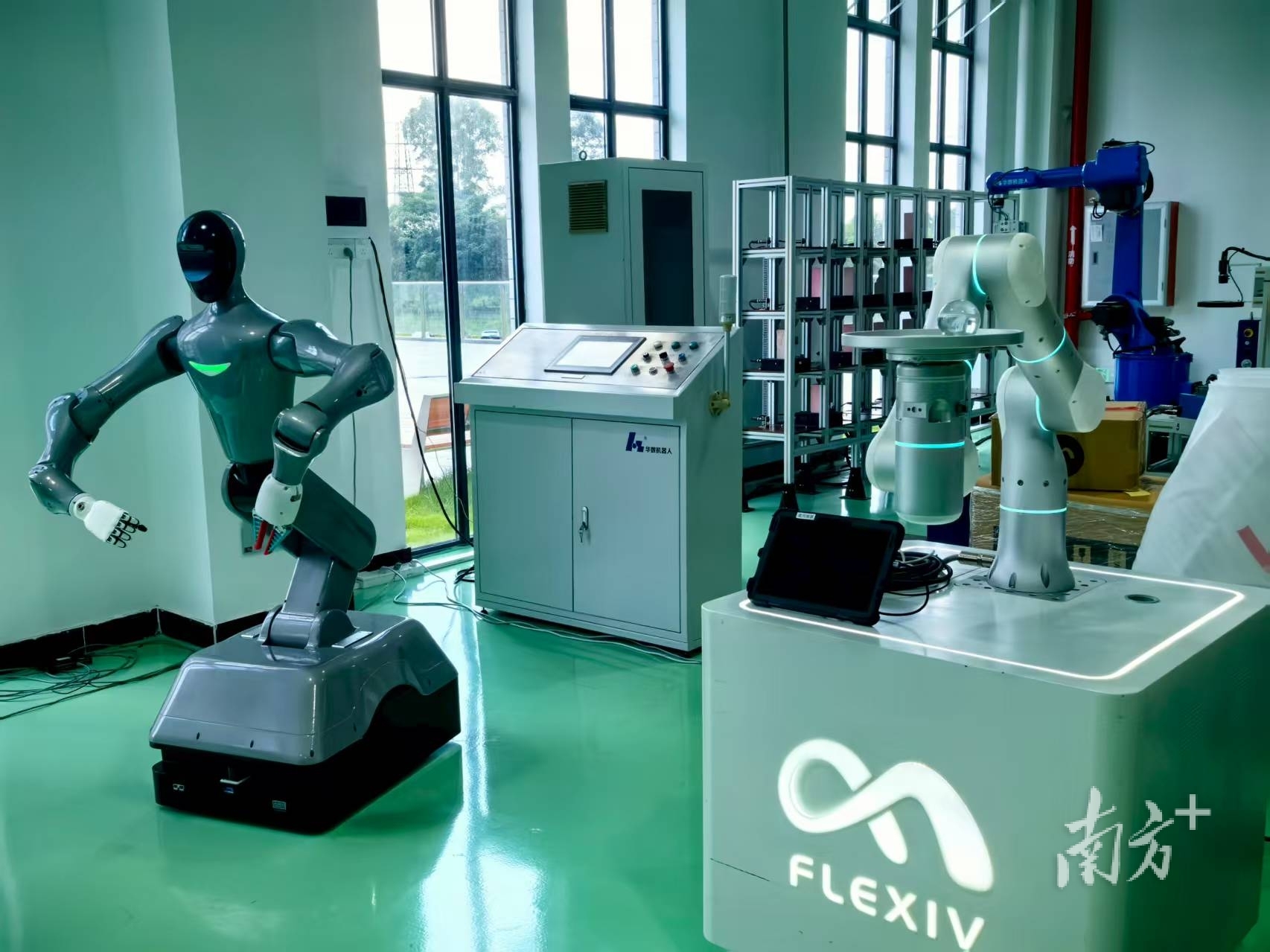 现场展示一批南海制造机器人。 南方+ 孙景锋 拍摄 现场展示一批南海制造机器人。 南方+ 孙景锋 拍摄