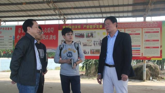 把思政课开到中小学的大学教师，5年办了2400场“革命故事会”