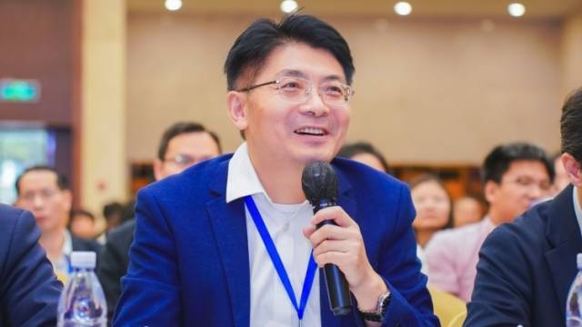 镍基超导理论研究引领全球，但他的课上不讲“冰冷的公式”