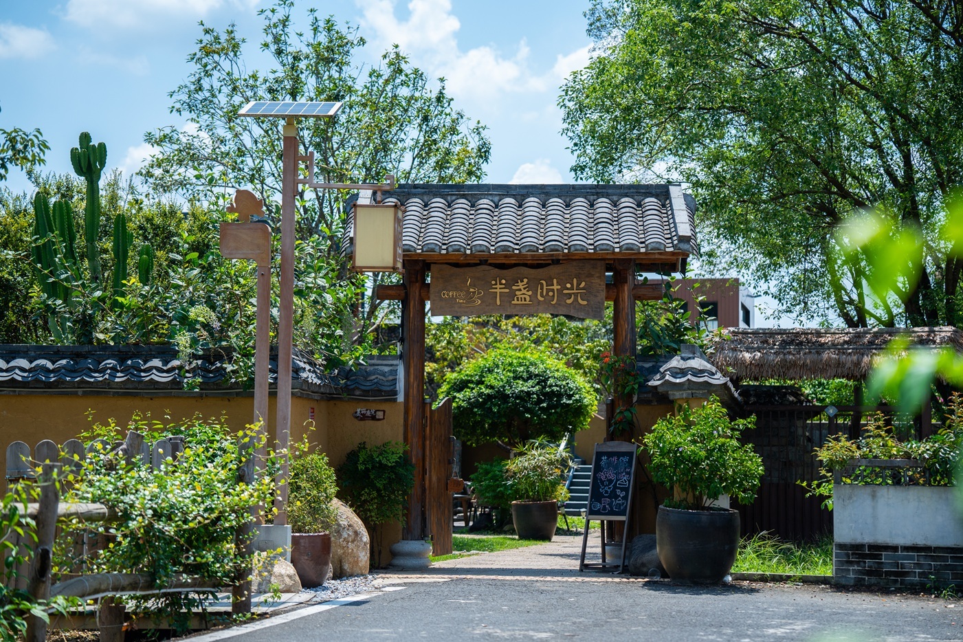 瓦房民宿深受年轻人喜欢。欧俊威表示，岁月流转。<strong>他介绍道，”又云：“教民陶瓦，”经一百三十米的辊道，
