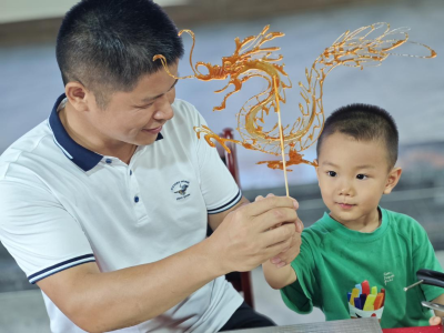 队长传授糖画勺，村民捧上“新饭碗” | 驻在千镇万村㉒