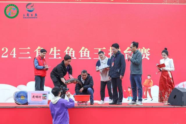 我国人工智能模型数据单元消耗量18个月增长300多倍！
