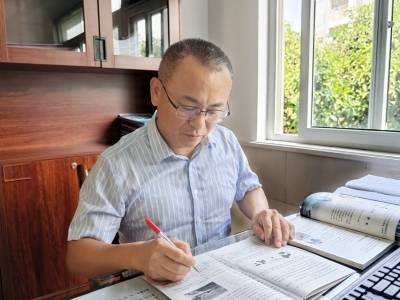 广东梅县东山中学初中部主管饶玉祥：三十一载耕耘路 一片丹心育桃李|教师节特辑