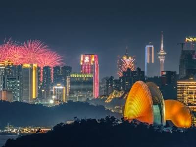 最佳机位推荐官：我拍下了日月贝和澳门烟花同框的梦幻时刻 | 南方+拍客