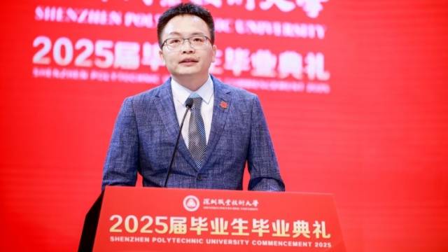 从小胡、胡老师到老胡，他的三重身份和一份初心